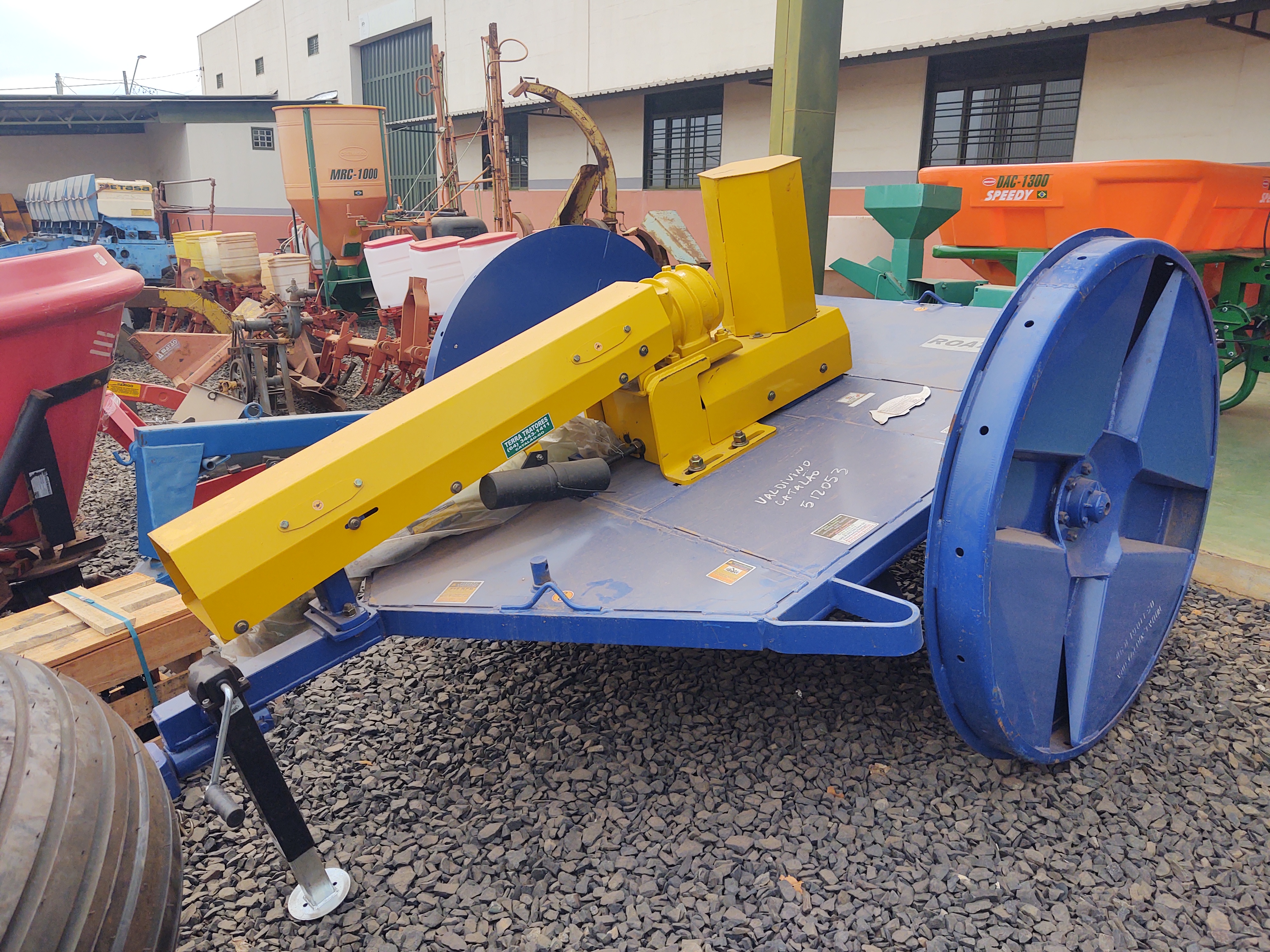 Roçadeira de arrasto ROAT 1700